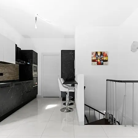 Villa 20 Min Da Milano Indipendente Con Posto Auto Lodi